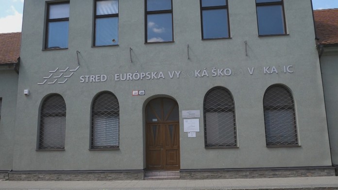 Stredoeurópska vysoká škola v Skalici.