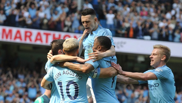 Radosť hráčov Manchesteru City po góle proti Tottenhamu.