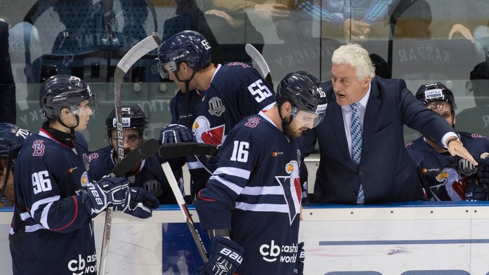 Striedačka Slovana počas duelu KHL proti Kazani.