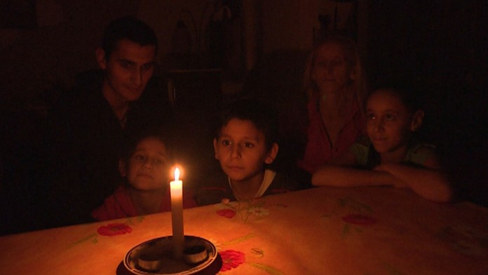 Dávidovci nemajú elektrinu, niekdy ani peniaze na sviečky.