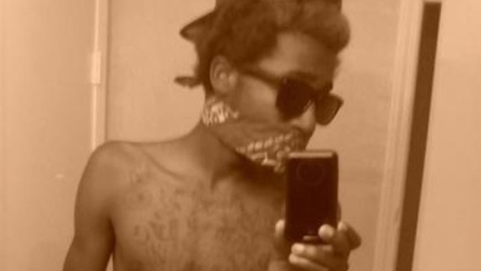 Tínedžer pózoval so zbraňou. Nevedel, že je nabitá.