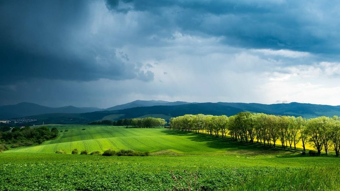 Pohľad z Jarabiny počas búrky.