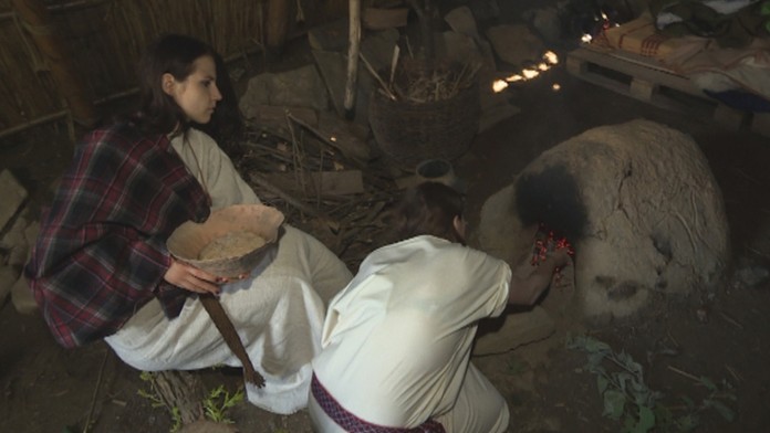 Reportérka Reflexu Lenka Perželová navštívila pravekú osadu.