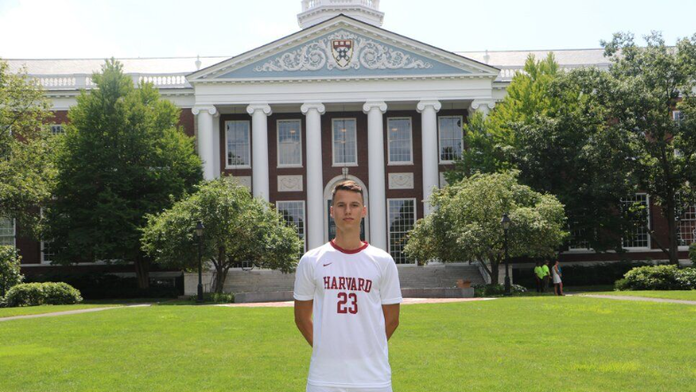 Vyrastal v Slovane, bol v reprezentácii. Počas zranenia zmenil priority a dostal sa na Harvard