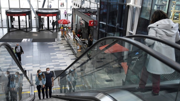 Kvôli bombovej hrozbe evakuovali celý Aupark, nič v ňom však nenašli