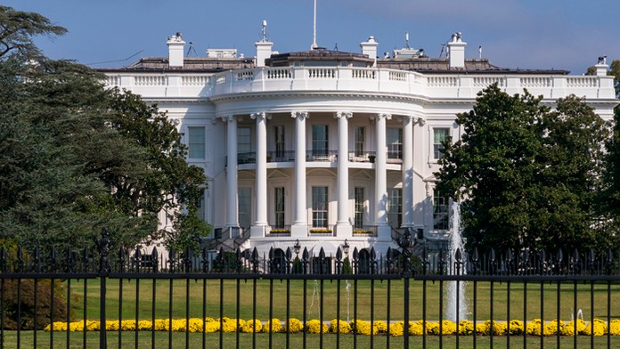 V pase sa uvádza, že Swami Sivananda sa narodil 8. augusta 1896.