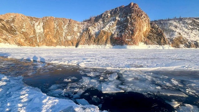 Autobus s turistami zmizol pod ľadom. Tragédia si vyžiadala sedem životov