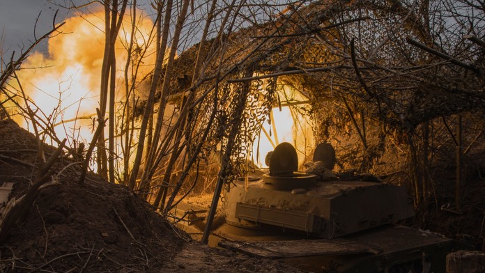 Rusi pokračujú v tlaku v oblasti Avdijivky. Ukrajinci hlásia, že odrazili 14 útokov na dedinu Lastočkyne