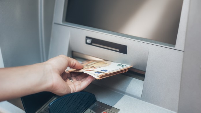 Výber z bankomatu - ilustračná snímka