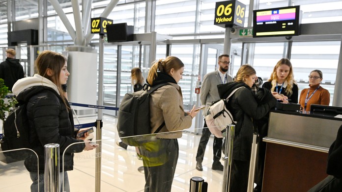 Cestovanie do Európy sa o pár dní radikálne zmení. Na hraniciach sa sprísňujú kontroly