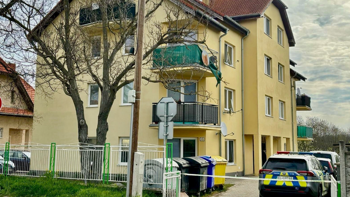 Na snímke bytovka v Tesárskych Mlyňanoch, kde žena dobodala priateľa.