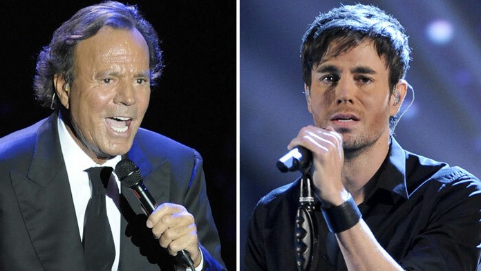 Julio Iglesias (vľavo) a Enrique Iglesias (vpravo)