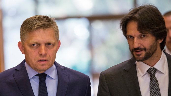 Predseda vlády Robert Fico a minister vnútra Robert Kaliňák. 