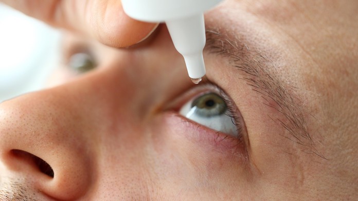 Očné kvapky po exspirácii môžu poškodiť zrak, varujú odborníci. Vysvetľujú, v čom je riziko