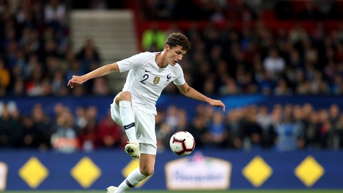 Francúz Benjamin Pavard v medzištátnom zápase s Islandom.