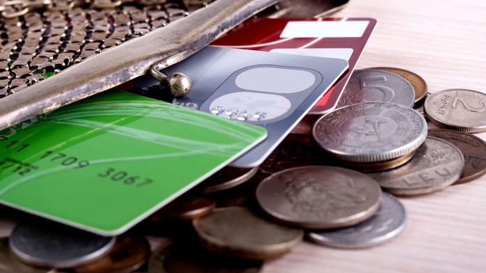 Žena roky predstierala rakovinu, z partnera vytiahla desaťtisíce. Minula ich na zväčšenie pŕs či odtučňovaciu kúru