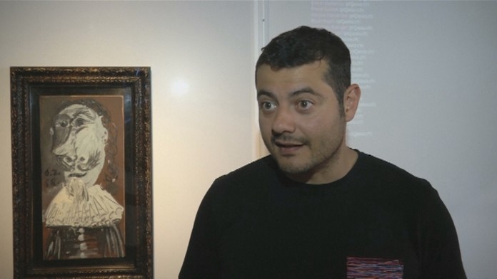 Zložili sa na obraz.