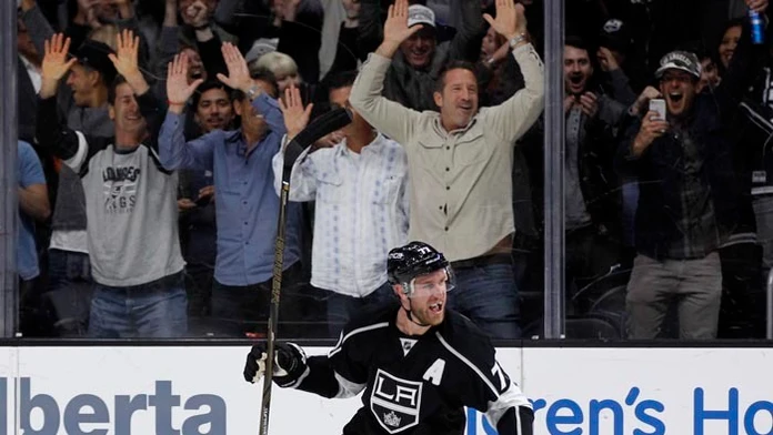 Toronto vyhralo v zámorskej hokejovej NHL nad New Yorkom Islanders 4:3.