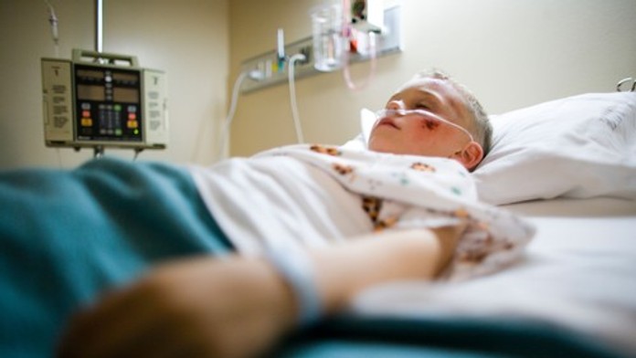 Chlapec (11) prehltol petardy. Výzva od kamarátov ho dostala do nemocnice