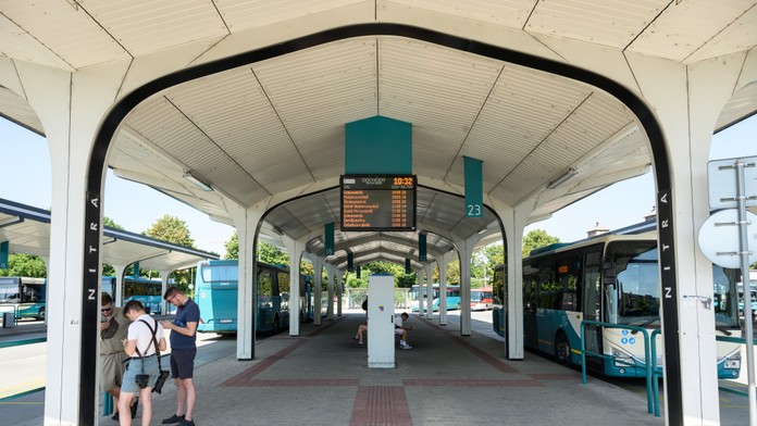 Bizarné pravidlo tu platí už dva roky. V tomto kraji autobus zastaví, no nastúpiť nemôžete