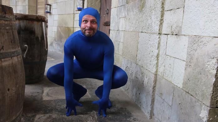 Rasťo Sokol ako modrý Spiderman. Prípadne žaba ...