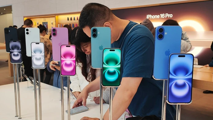 iPhone 16.