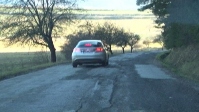 Tešia sa na diaľnicu ale zo starej cesty im zatiaľ urobili tankodróm