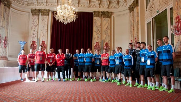Slovenskí futbaloví reprezentanti počas prijatia u viceprimátora mesta Vichy Bernarda Kajdana.