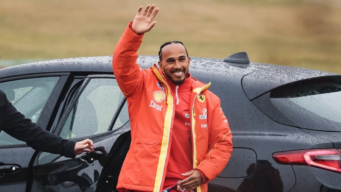 Max Verstappen si myslí, že Hamiltona vo Ferrari čaká znovuzrodenie. Vysvetlil svoj pohľad na situáciu