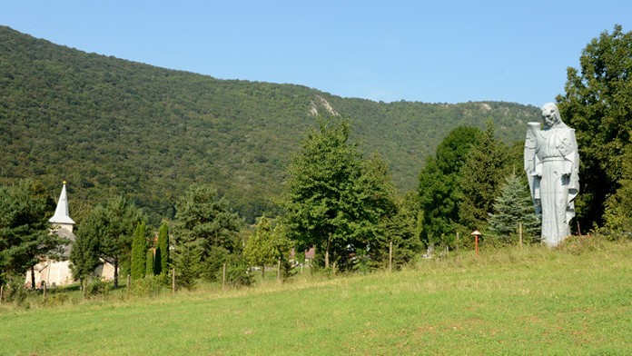 Socha anjela z obce Háj.