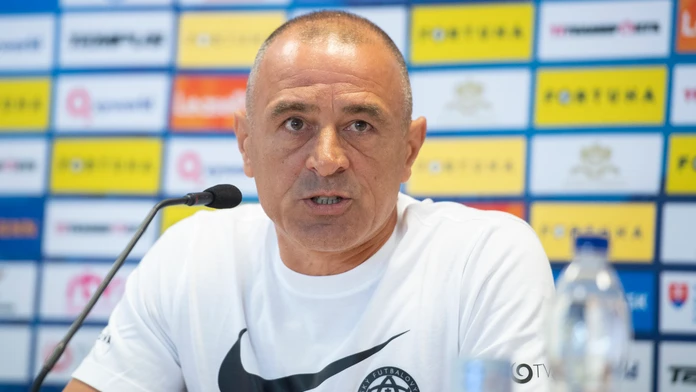 Calzona je spokojný s prístupom všetkých hráčov. Boženíka čaká špecifický duel