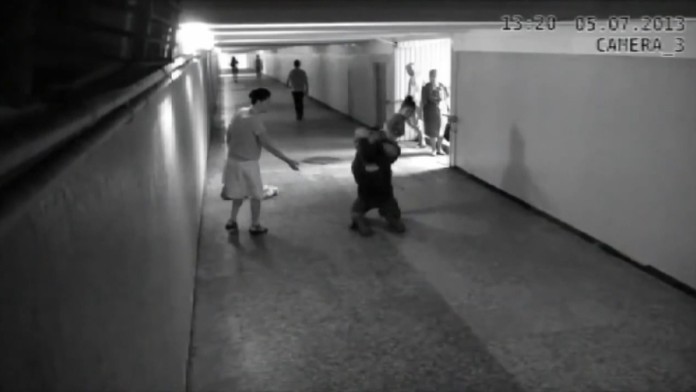 Žena dala mužovi lekciu z karate