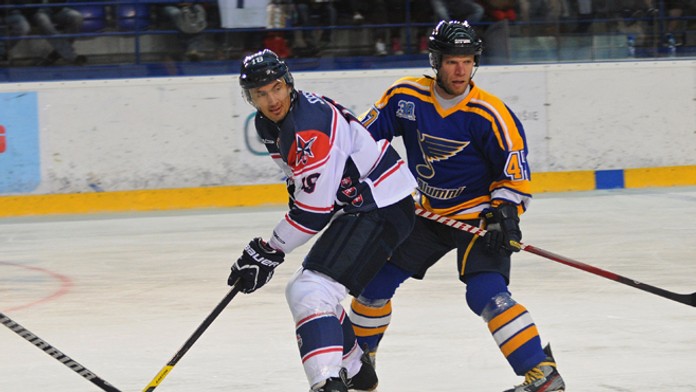 Ľuboš Bartečko (vpravo) a Miroslav Šatan počas prvého exhibičného zápasu medzi St. Louis Blues Alumni a Slovak Stars 