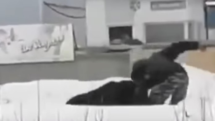 Muža napadol jeho medveď.