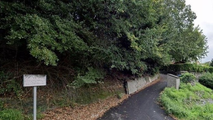 Cesta vedúca k domu, v ktorom objavili telo ženy.