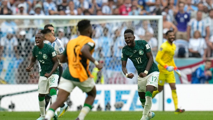 Senzáciu Saudskej Arábie oslavuje aj odvážny stávkar. Za drobné vyhral štvorcifernú sumu