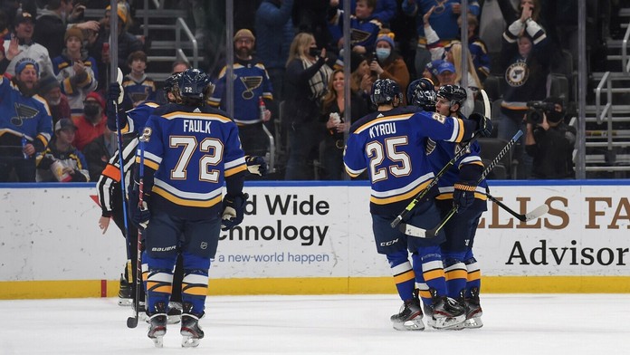 Radosť hráčov St. Blues z gólu.