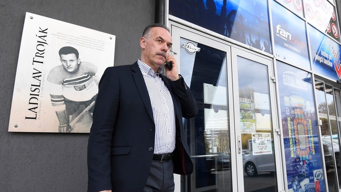 Sklamaní slovenskí hokejisti po prehre 5:6 s Kanadou na MS 2019.