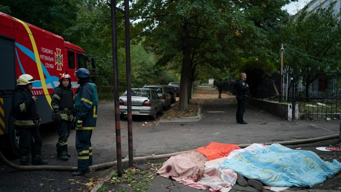 Hasiči prekryli tri telá obetí