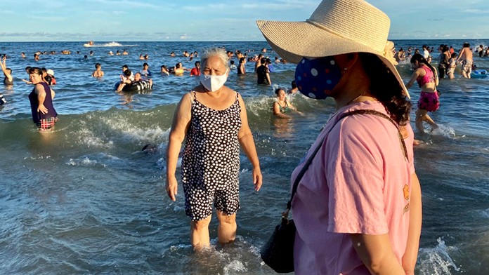 Zábery z miesta útoku.