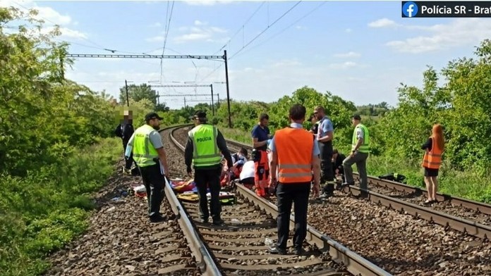 Nehoda dievčat na trati v Devínskej Novej Vsi.