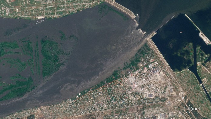 Voda z poškodenej priehrady už nedokáže chladiť jadrovú elektráreň. Hladina klesla pod kritickú úroveň