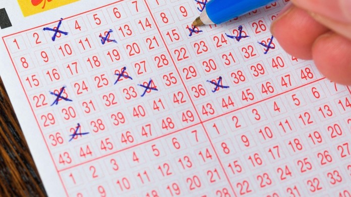 V lotérii získali milióny až traja výhercovia. Zároveň však mali obrovskú dávku smoly