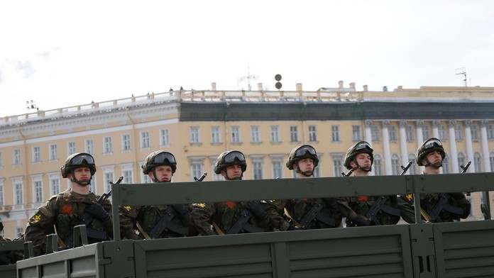 Ruské úrady lákajú dobrovoľníkov na odmeny: Najviac zinkasujú za zostrelenie ukrajinského lietadla