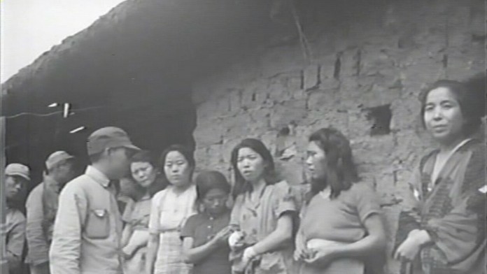 Jedna z mála fotografií zneužívaných žien.