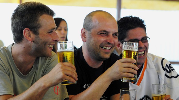 Futbaloví fanúšikovia v Katare sa k pivu dostanú iba vo vyhradených časoch