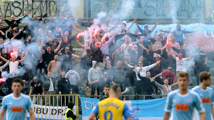 Belasá šlachta - fanúšikovia Slovana Bratislava.