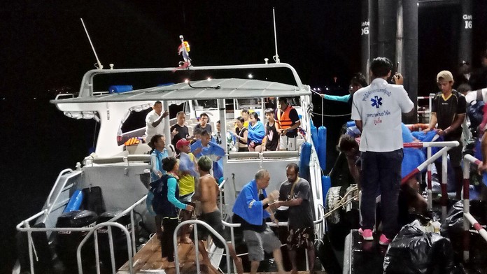 Záchrana turistov z potopenej lode.