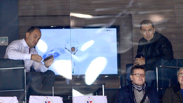 Nová posila HC Slovan Miroslav Šatan vo VIP zóne počas zápasu proti Čerepovcu