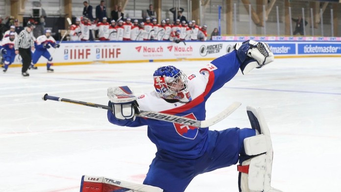 Zákrokmi privádzal veľmoci do zúfalstva, výkonmi očaril NHL. Slovensko objavilo ďalšieho elitného brankára